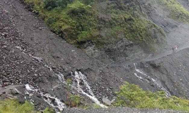 Dry landslide blocks Narayangarh-Muglin road