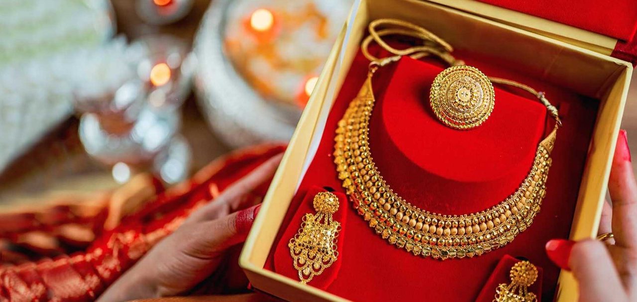 Gold price reaches all-time high, trading at Rs 164,400 per tola