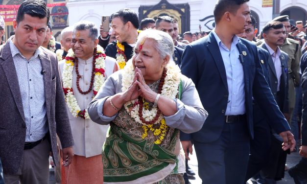 PM performs Rudrabhisek worship and pays homage to Pashupatinath
