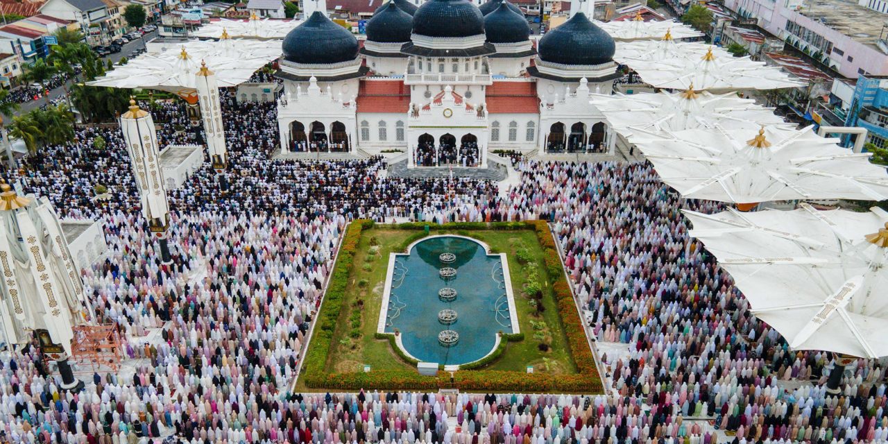 CORRECTION-INDONESIA-RELIGION-ISLAM-EID